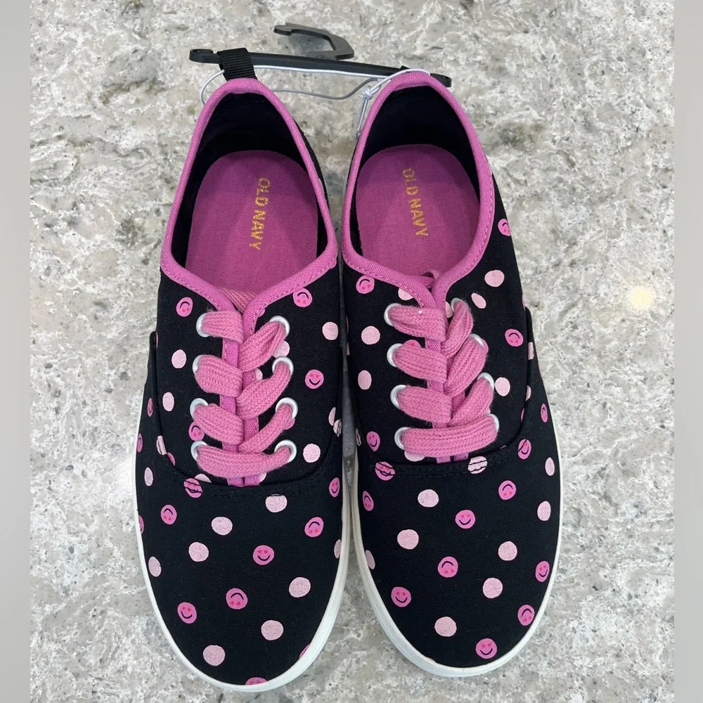NWT Old Navy Black Canvas Sneakers Light & Bright Pink Polka Dots Size 5Y - Picture 1 of 5